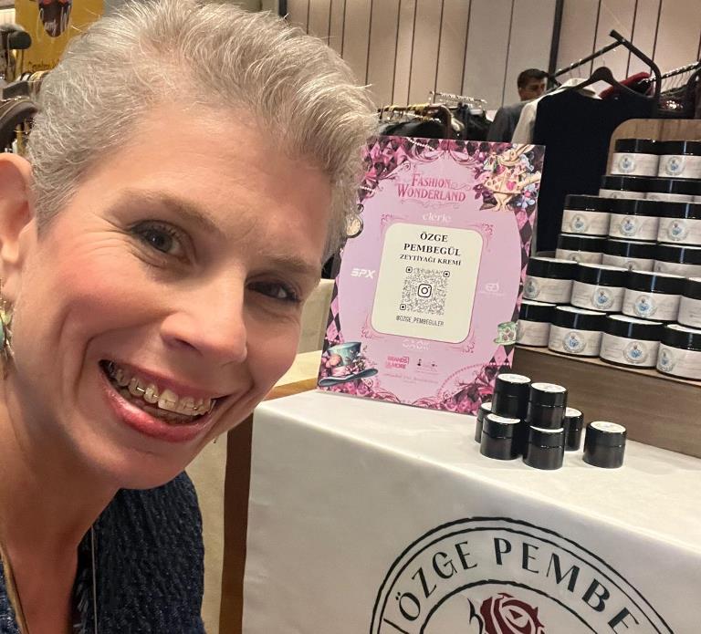 Özge Pembegül :  Pembegül Doal Yaam Ürünleri Fashon Wonderlandde Büyüledi